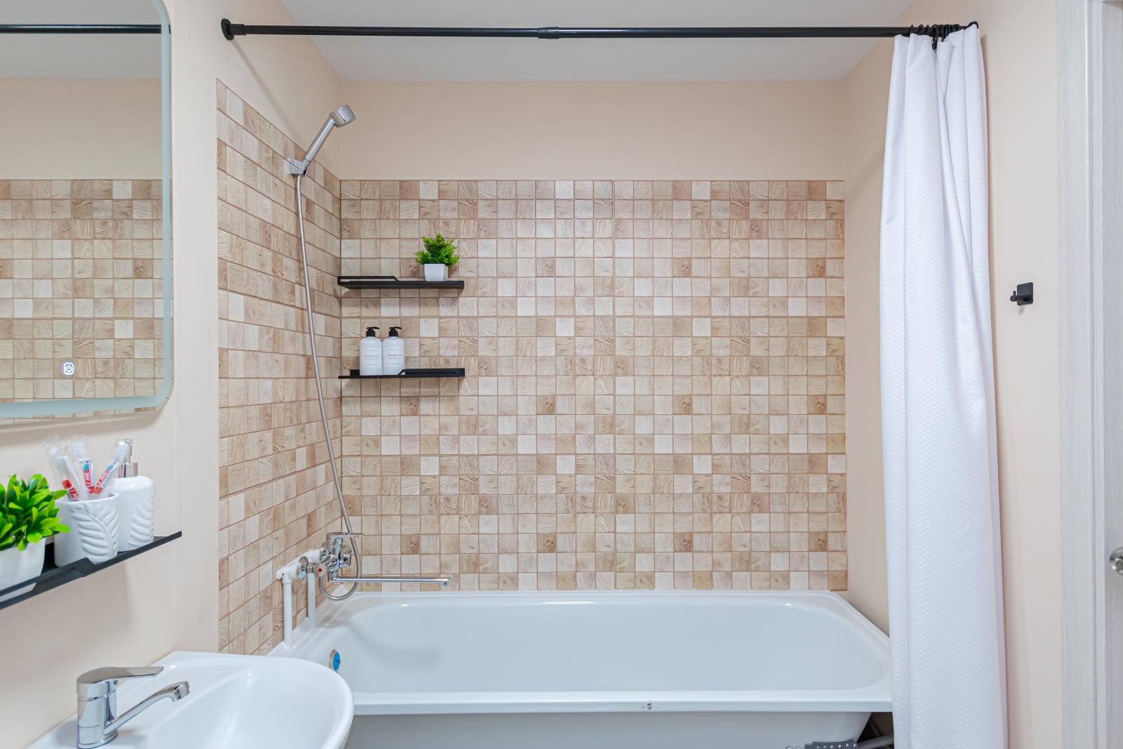 Уютная евро 2-комнатная квартира у ДКЖ