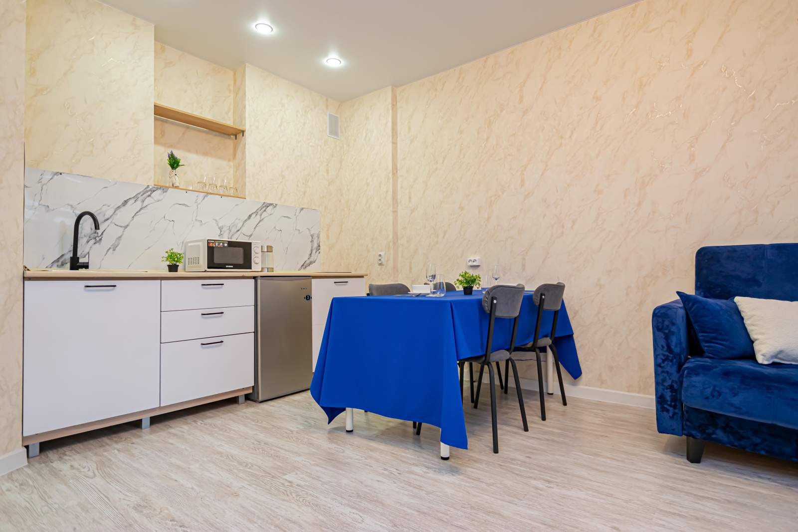 Уютная евро 2-комнатная квартира у ДКЖ