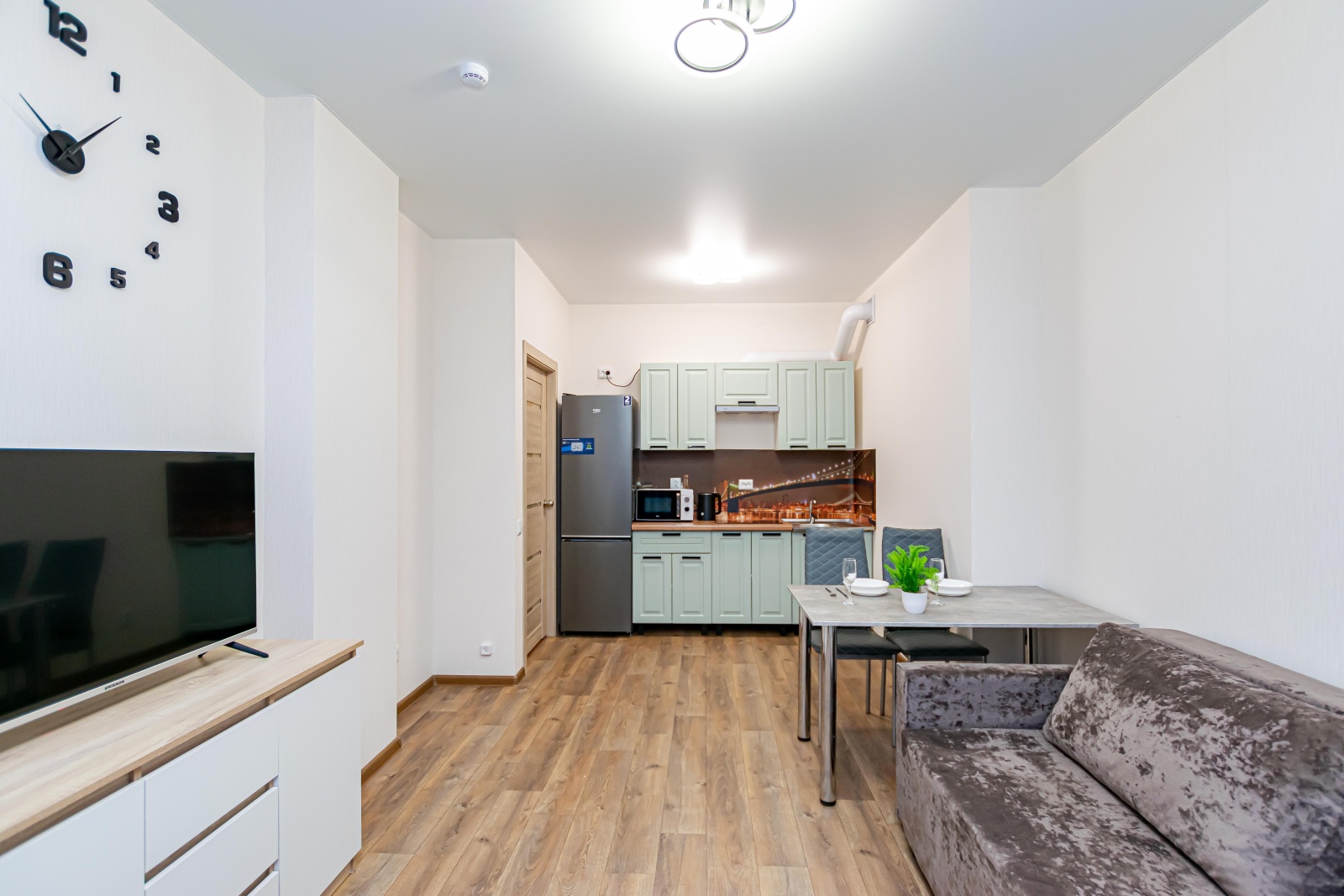 Уютная евро 2-комнатная квартира у Планеты