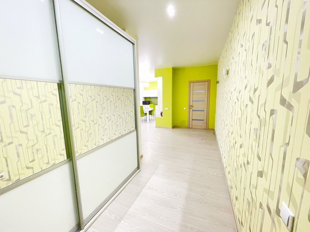 Свeтлaя студия в центрe гopoдa