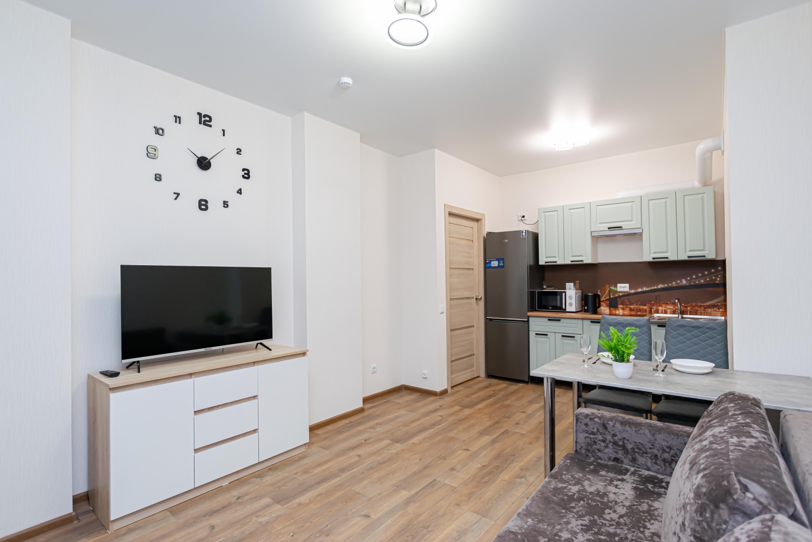 Уютная евро 2-комнатная квартира у Планеты