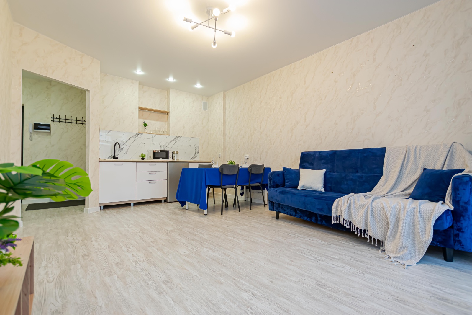 Уютная евро 2-комнатная квартира у ДКЖ