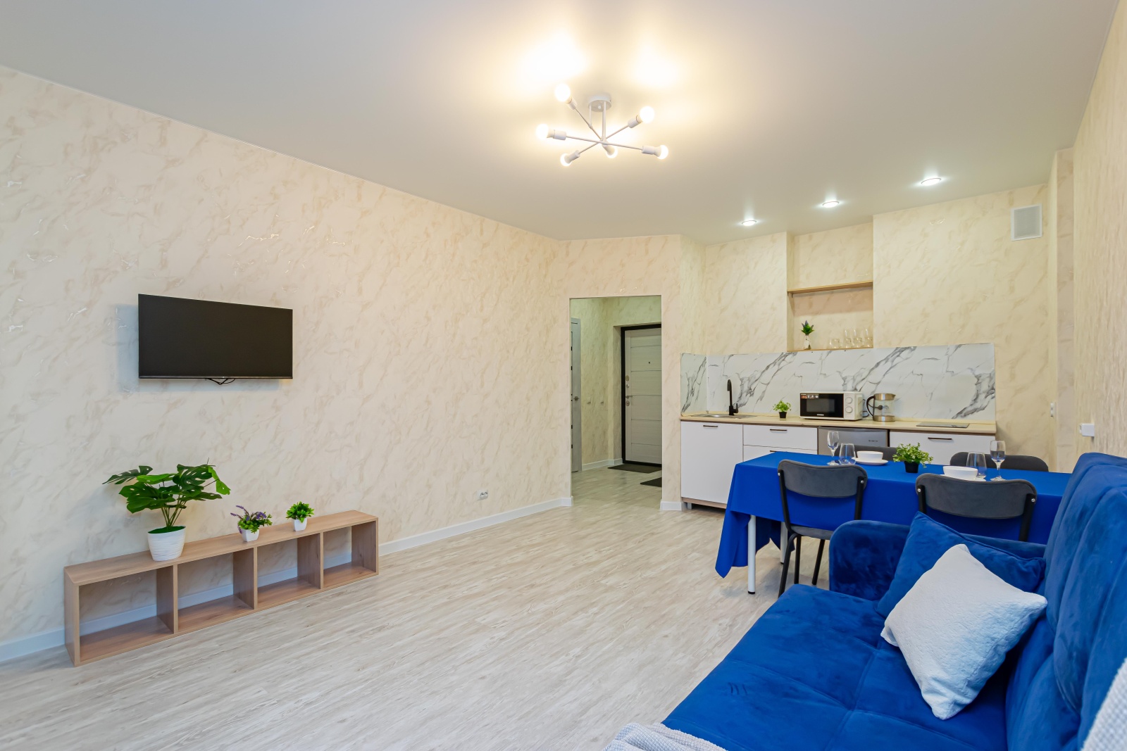 Уютная евро 2-комнатная квартира у ДКЖ