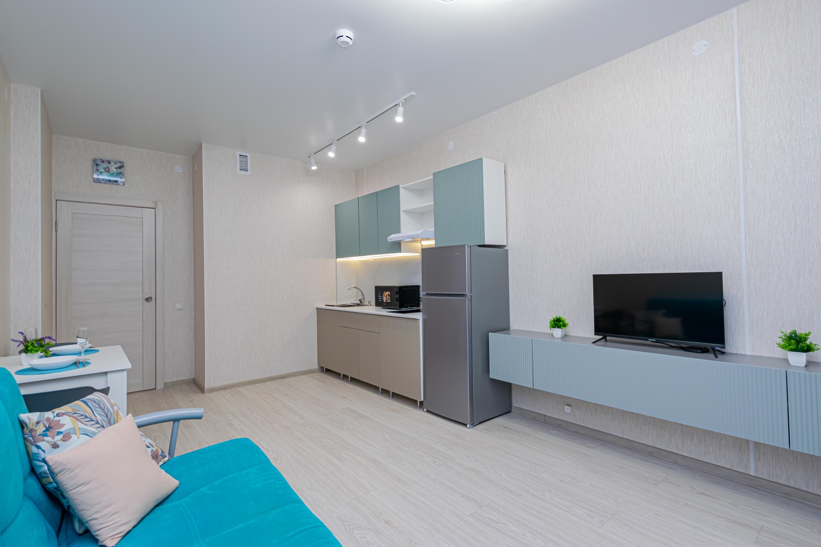 Уютная евро 2-комнатная квартира у ДКЖ