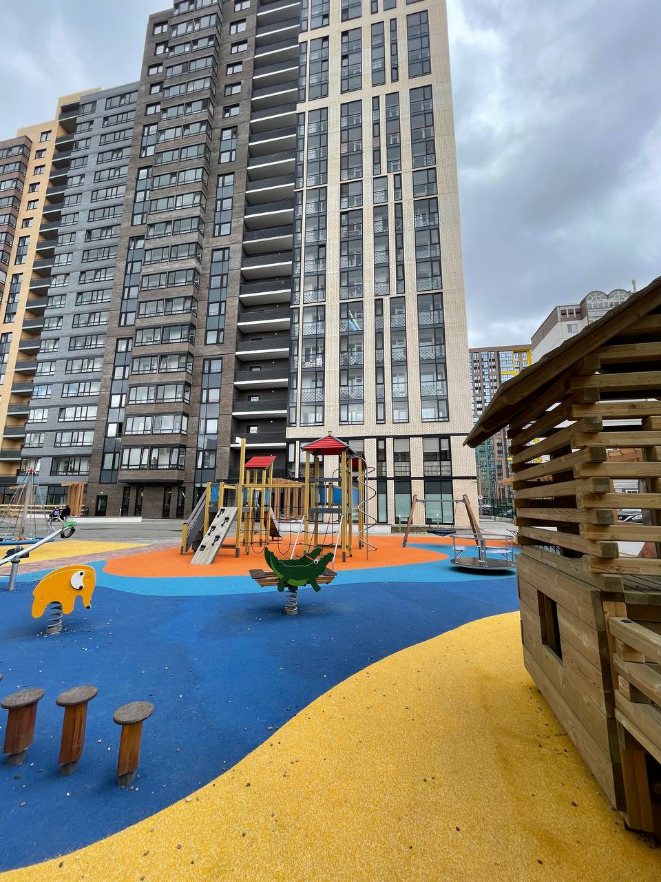 Современная квартира около центра города