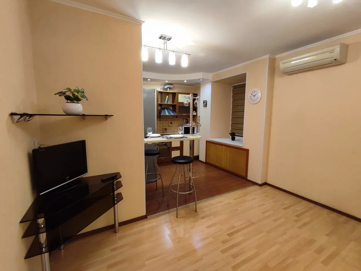 2-к. квартира, 56 м², 2/12 эт.